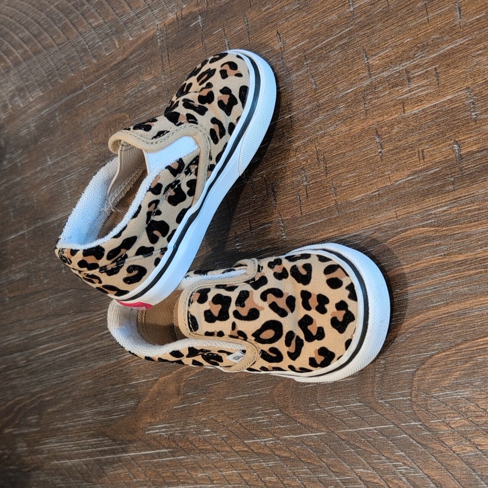 💕💕 Vans Toddler animal print shoes size 6